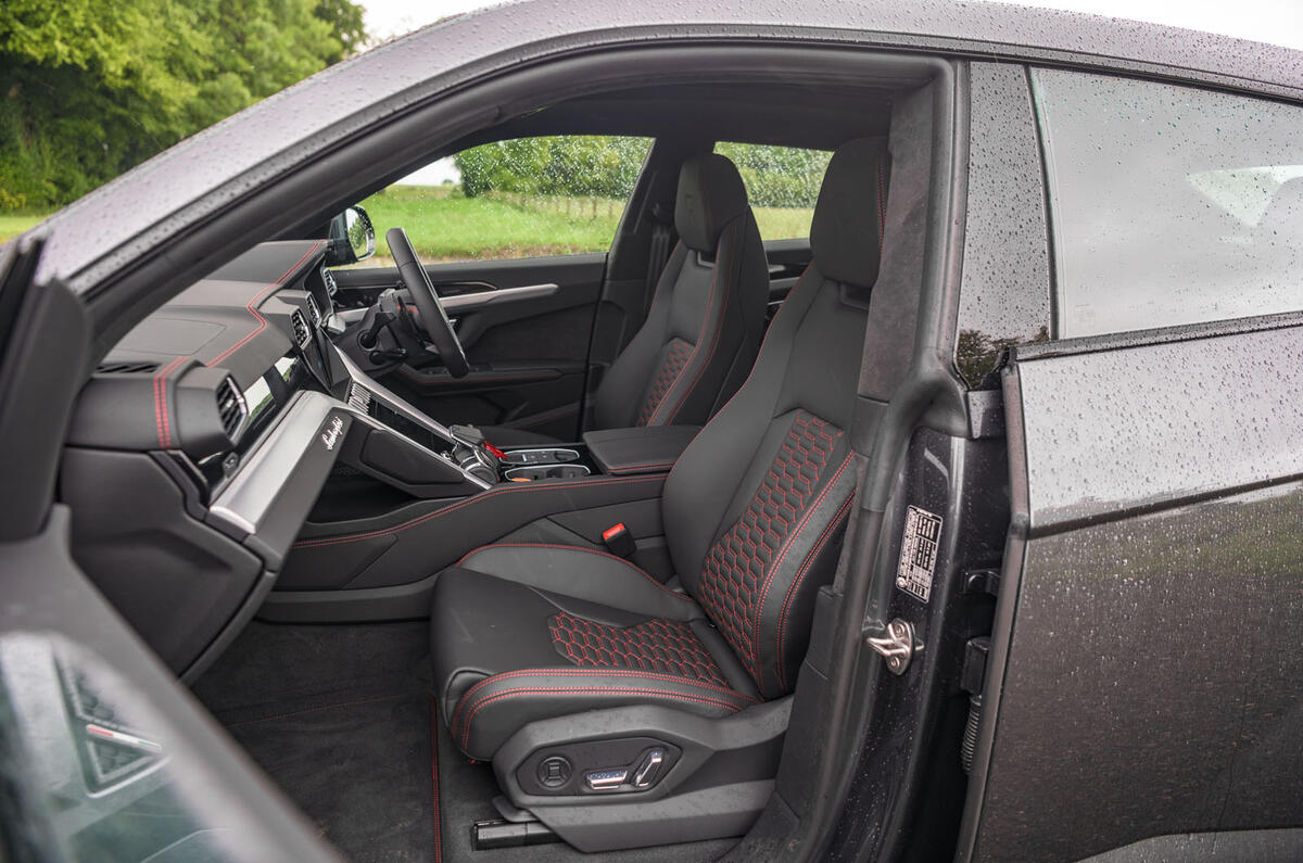 Lamborghini Urus interior